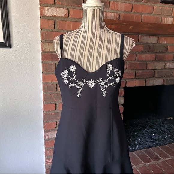 Cinq a Sept Dara Bustier Floral Embroidered Mini Dress in Navy Blue Sz 12 - Picture 5 of 10
